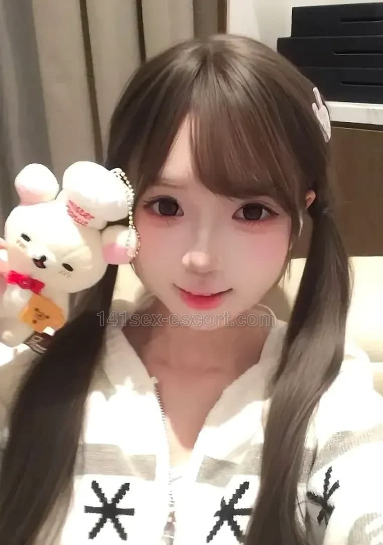 SG333號極品小萌妹可無套，18歲，香港 — 中國（相片 2/6）