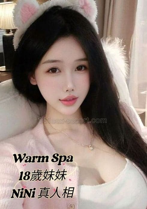 刚刚约了这位18岁的NiNi，真的完全超出预期！第一次看到她的照片就觉得好靓 (1)