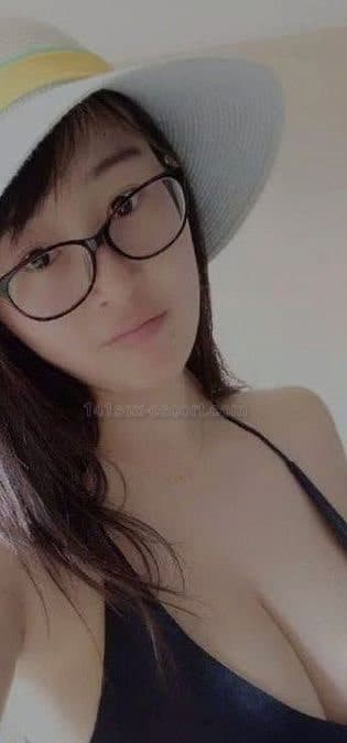 健美四眼妹24小時營業 · 36D大波波，好大好軟熟,口技相當掂，吸荔、啜炮、打圈等都做足功夫，吹奏功力極好，帶畀我極大嘅快感 (1)