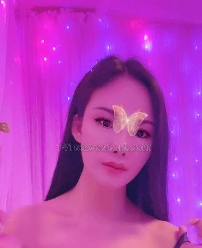 淫娃栢芝，21歲，香港 — 中國（相片）