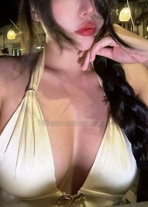 大波女友感 钰钰專屬解壓夜 · 睇相係幾吸引，但係咪真係識揼骨先？橫掂放假，用WhatsApp約咗下晝三點，故事就開始了....😎 (1)