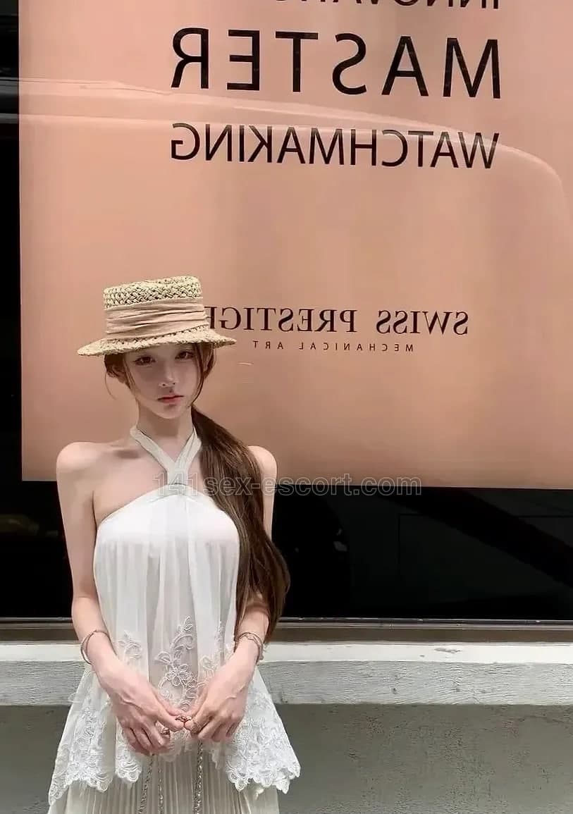 官塘 FC美女集中營，20歲，香港 — 中國（相片 1/4）