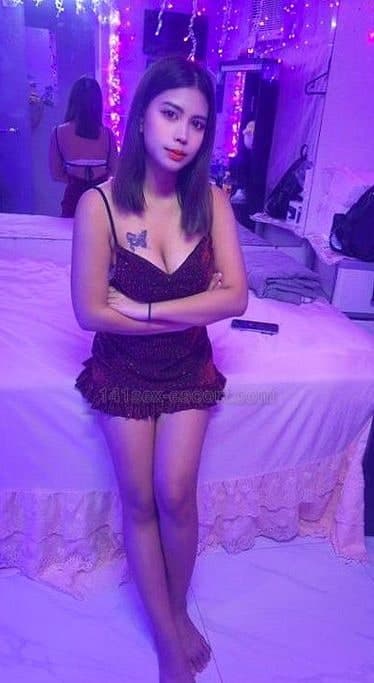 健美四眼妹24小時營業 · 有波推，水中蕭，夾腸仔好似同自己條女打真軍咁，黎到爆點！hold住對大波，錫LIN，舔乳暈，服侍完佢,又奶又錫又啜，仲幫手啜埋pa (2)