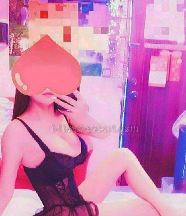 淫娃栢芝，21歲，香港 — 中國（相片 2/6）