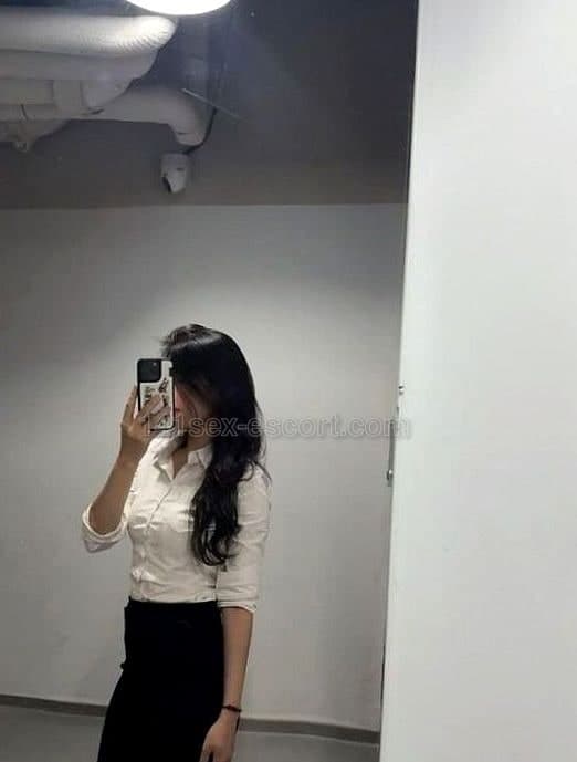 【爆漿前列腺+抓龍根Nuru】妃之美 清純OL秘書 真人靚爆相10倍 吃了直接腿軟報告 (1)