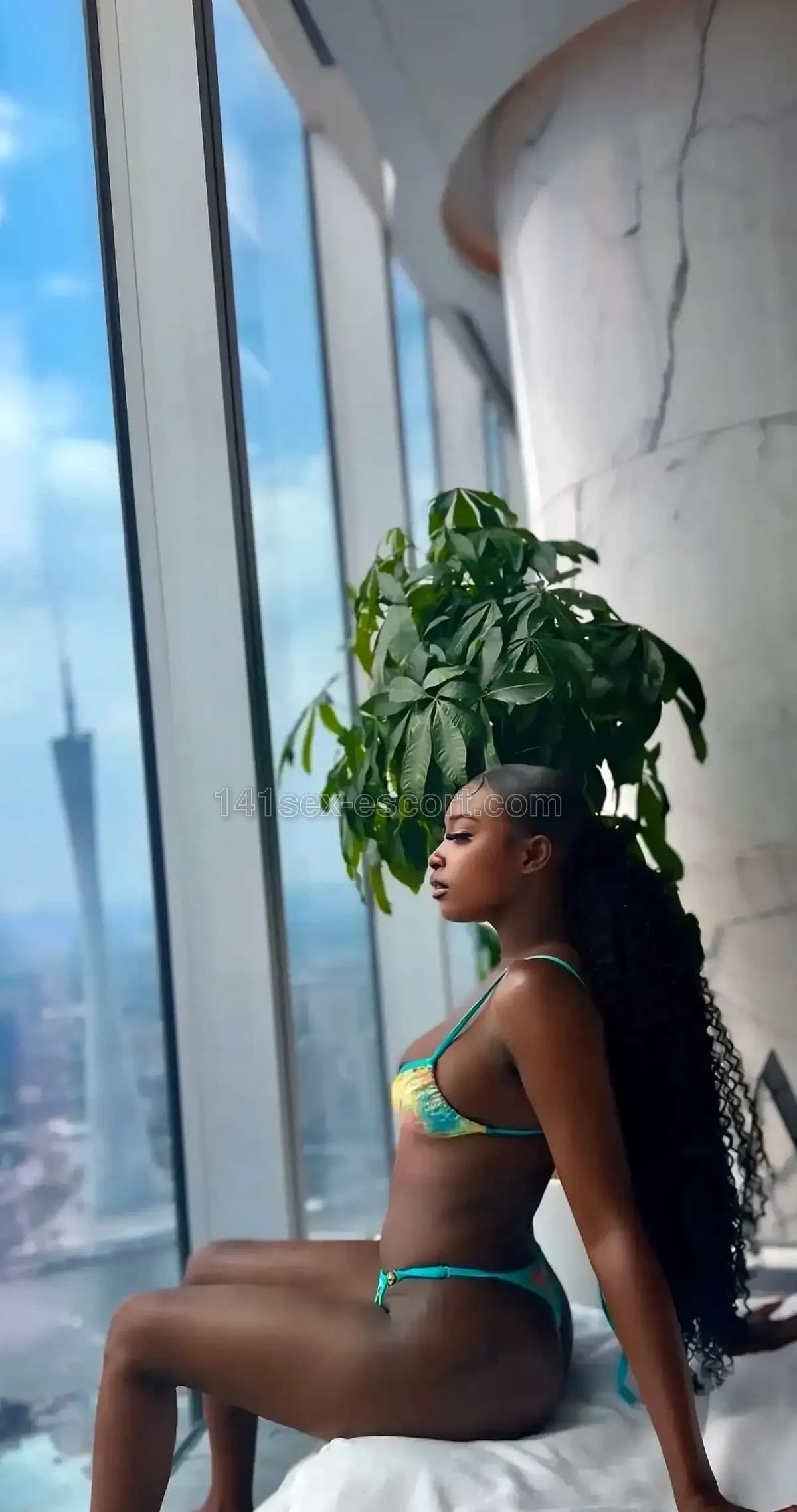 Lucky TANZANIA, 23, Hong Kong (photo 3 of 8)