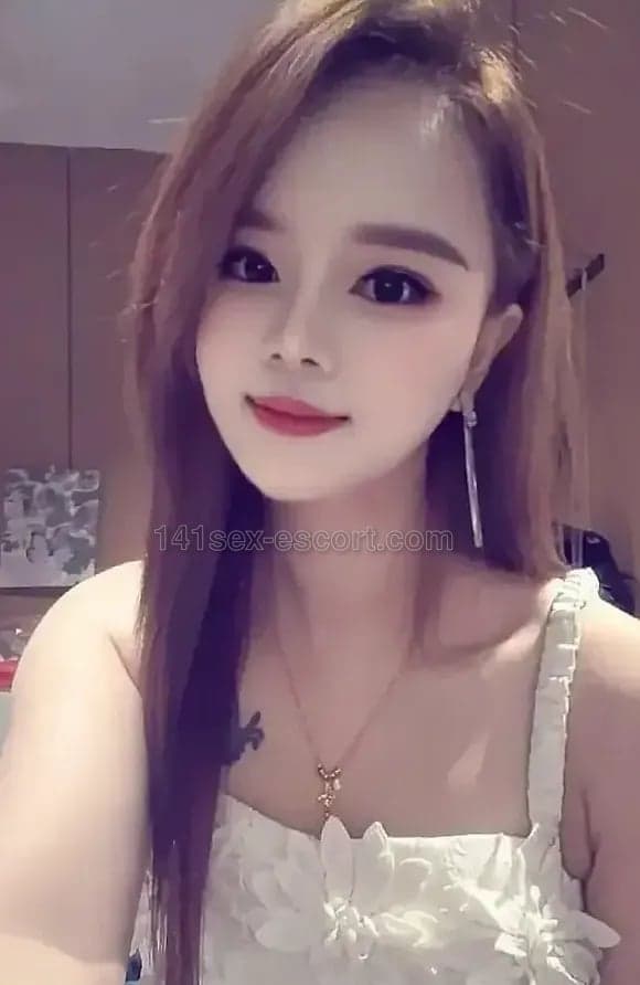新女佳佳，SPA房，水果紅酒擺上台，氣氛先做好 (1)
