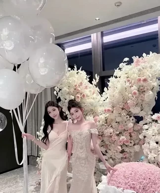 超高顏值姐妹花 紅紅火火，20歲，香港（相片 2/12）