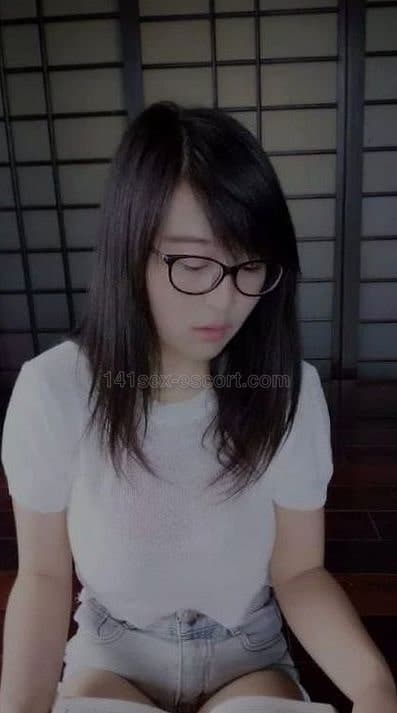 健美四眼妹24小時營業 · 良家婦女下海，所感受到嘅，只有無比嘅柔軟、濕滑以及溫暖,一合體我就感受到條道路好狹窄 (3)