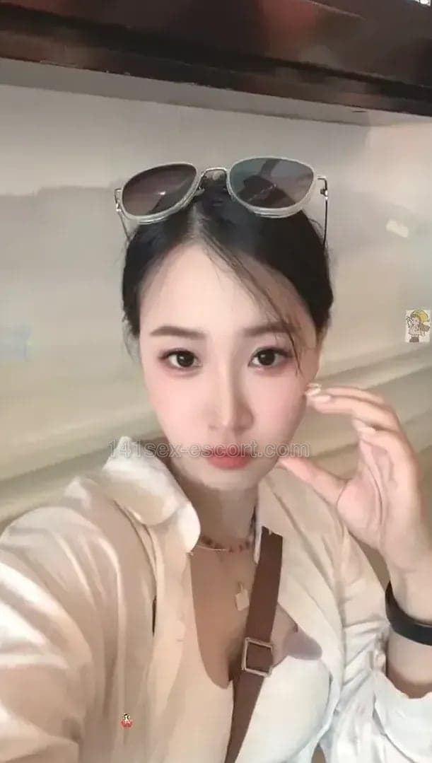 後生靚女小蘋果，18歲，香港 — 中國（相片 1/3）