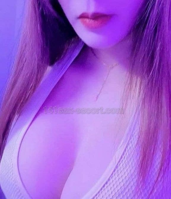 台灣靓模Lily · 靚女新女台灣靓模Lily風騷美艷而且身材同服務一流,一條女硬生生比佢玩到雙飛緊既感覺 (1)