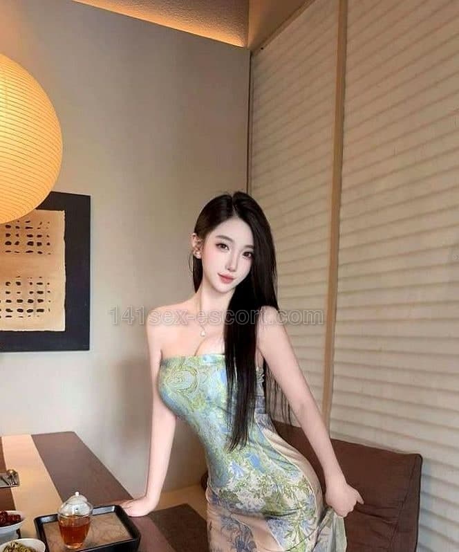 AQ-方黎 瘦底超級癡女，香港 — 中國（相片 2/8）