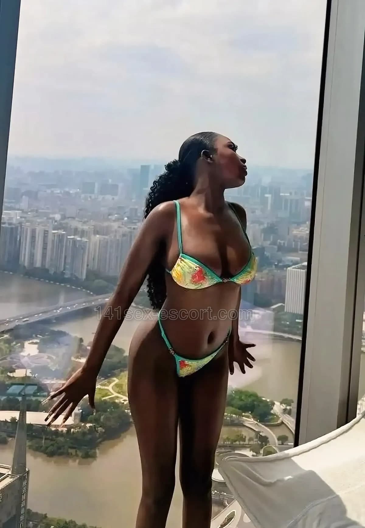 Lucky TANZANIA，23歲，香港（相片 1/8）