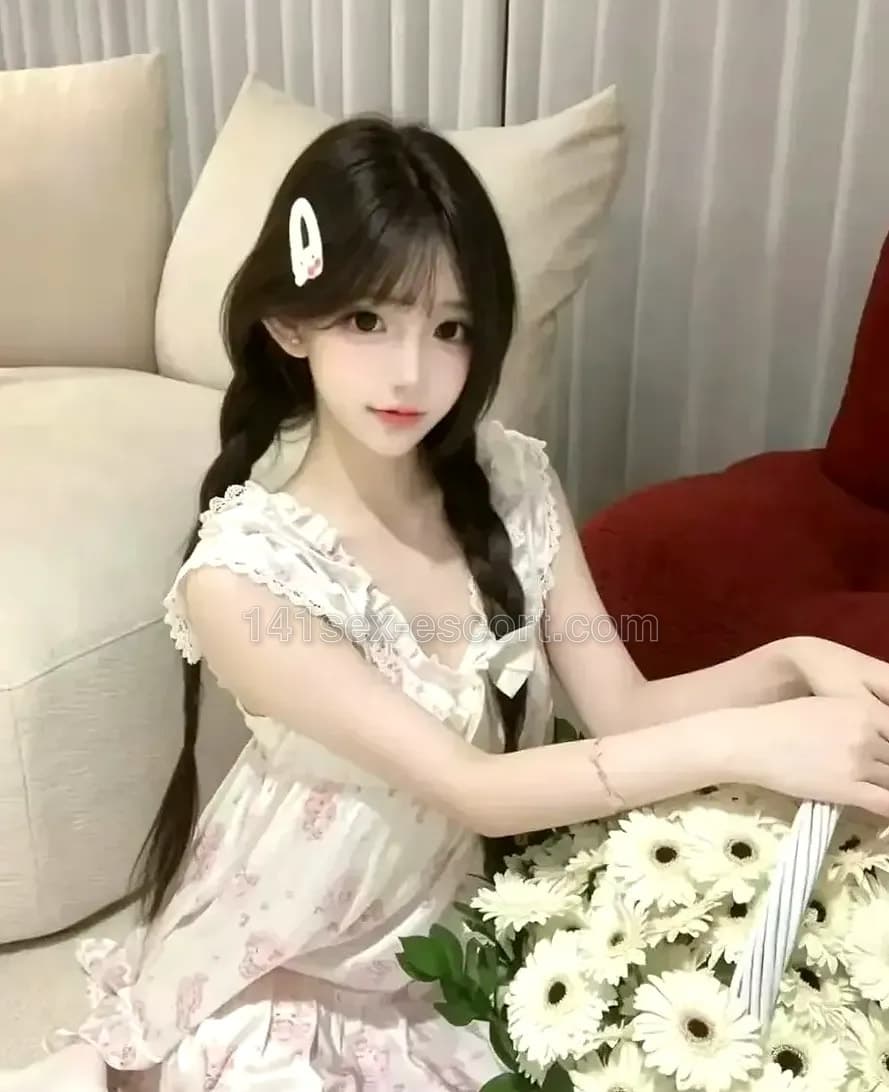 MY 无套中出嫩模，19歲，香港 — 中國（相片 1/10）