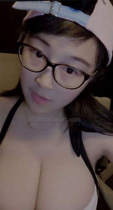健美四眼妹24小時營業 · 36D雪白美乳極具誘惑，態度一流，笑起黎感覺仲好親切，柔情似水好殷勤招呼，服務細心，手勢正宗，技術一流又夠專業 (2)