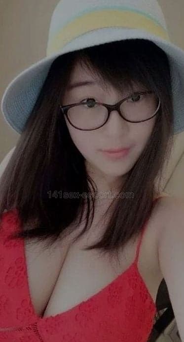 健美四眼妹24小時營業 · 良家婦女下海，所感受到嘅，只有無比嘅柔軟、濕滑以及溫暖,一合體我就感受到條道路好狹窄 (1)