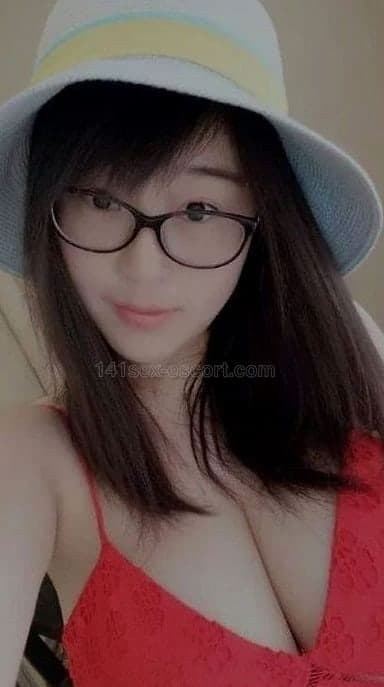 健美四眼妹24小時營業 · 樣貌嫵媚多姿，美艷性感，好有女人味， 身材激凸火辣型，成個 SEX OL咁，環保吹奏，吹功犀利，白滑屁股，夠吸引，爽到震！ (2)