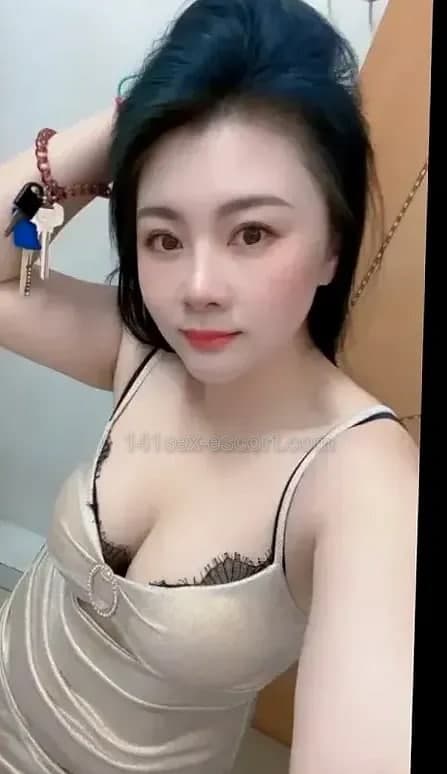 米蘭，26歲，香港 — 台灣（相片 1/3）