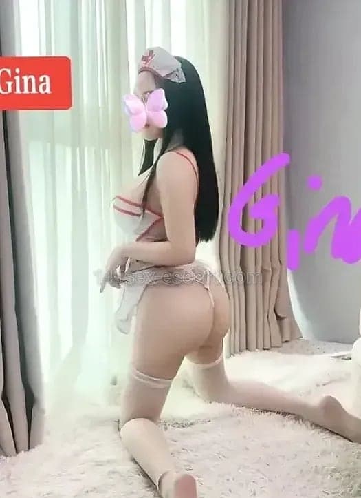 對巨乳真係又大又彈，Nuru油一淋落去，簡直變咗兩粒超巨型水…
