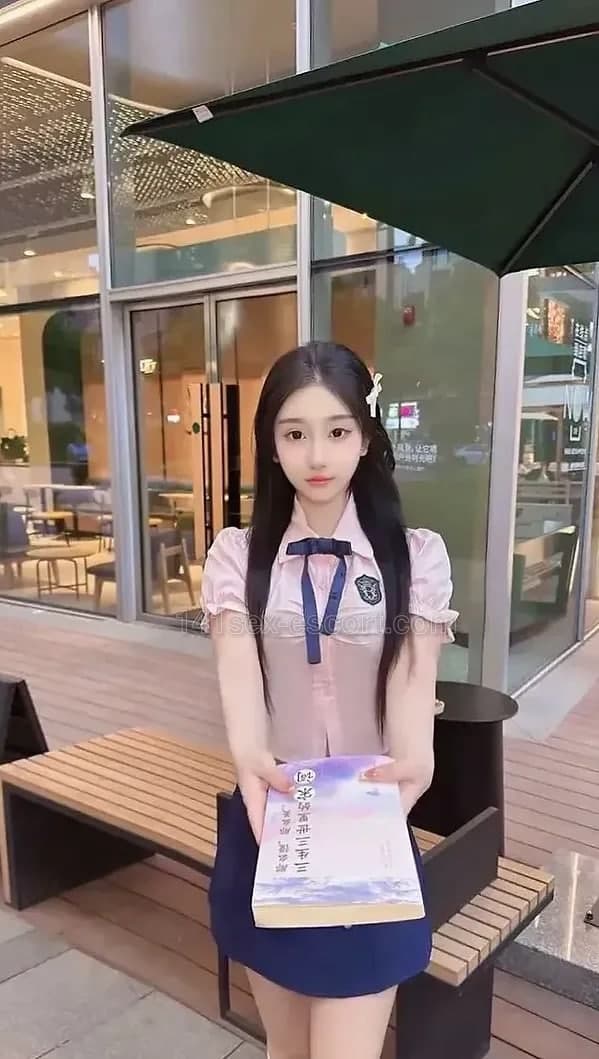 小貝，18歲，香港（相片 3/10）