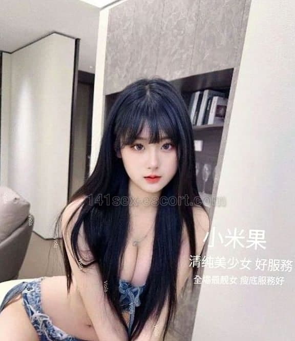 開門拖手仔入房，寬衣解甲時，見到對大燈，都不禁抽左下水，果然係堅野 (1)