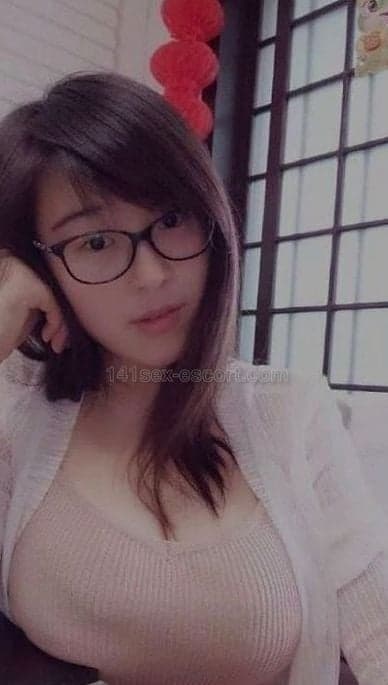 健美四眼妹24小時營業 · 九淺七深式吹奏，頂級嘅口技，好撚享受呀！ (2)