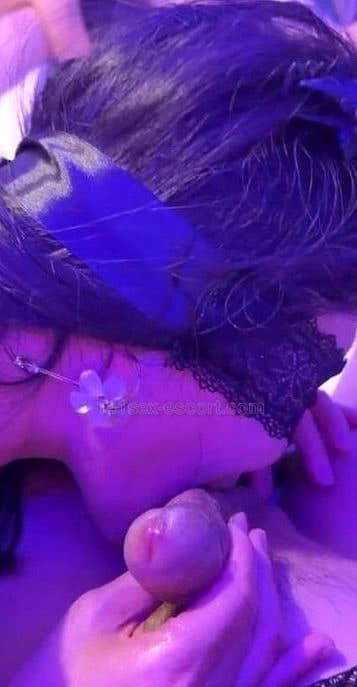 🍾終於屌到Happy深喉口爆王，頂級吹功，口爆吞精停不了。 (1)