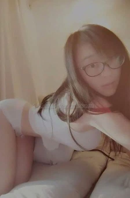 健美四眼妹24小時營業 · 36D雪白美乳極具誘惑，態度一流，笑起黎感覺仲好親切，柔情似水好殷勤招呼，服務細心，手勢正宗，技術一流又夠專業 (1)