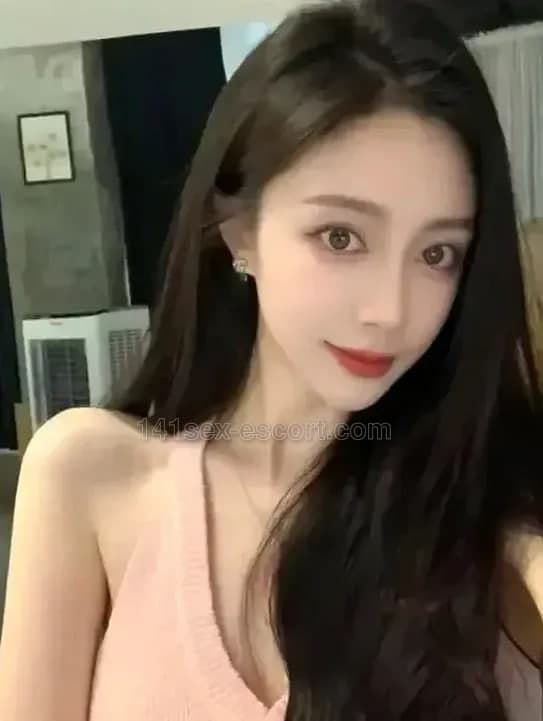 觀塘上海妹莉莉，一出場就完全合我胃口。 (1)
