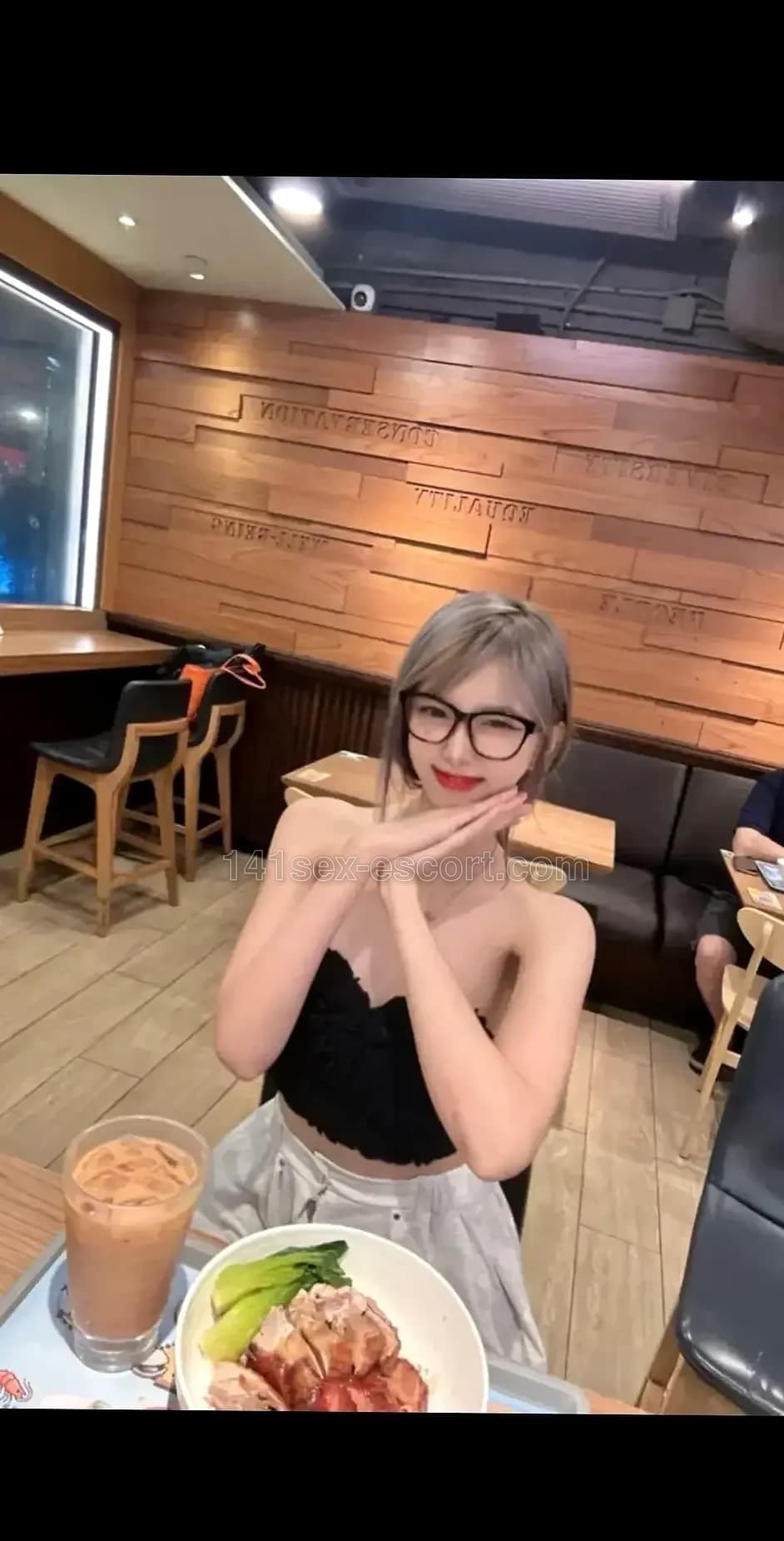 Dara，20歲，香港 — 中國（相片 2/4）