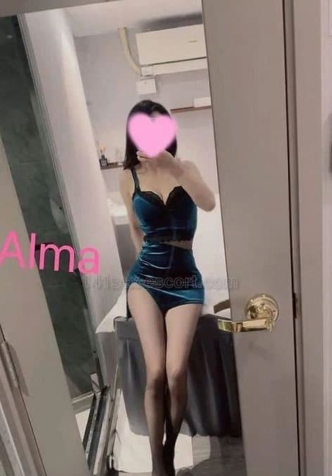 ALMA, 23, Hong Kong (photo 9 of 11)
