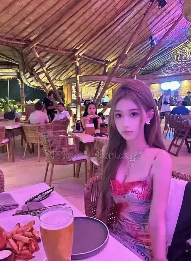 Nancy,20歲,香港(相片 1/5)