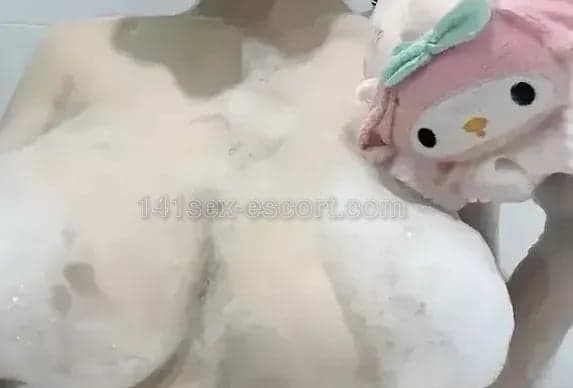 呢個囡囡身材超正 (1)