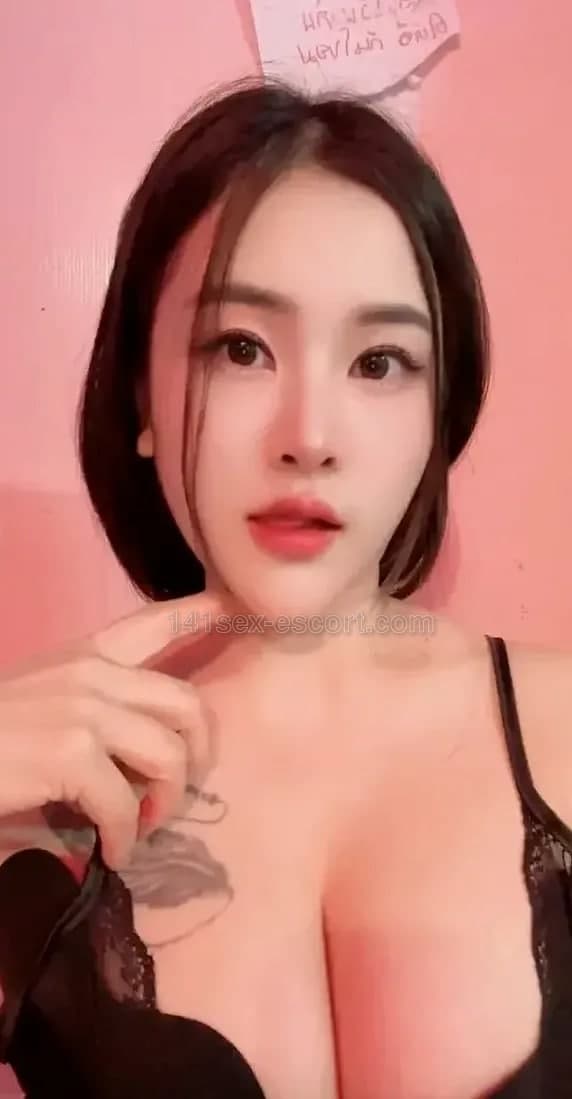 佐敦D房新到大波泰妹，25歲，香港 — 泰國（相片 1/8）