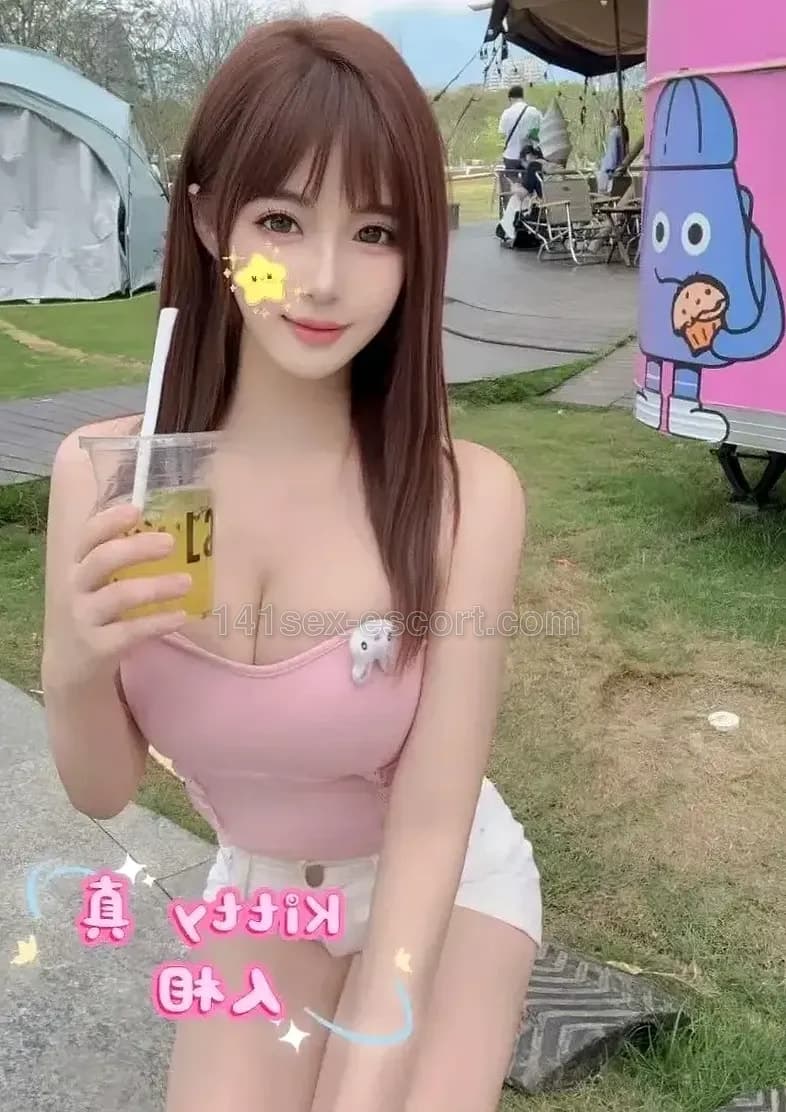 桃花頭療 泡泡SPA，23歲，香港 — 中國（相片 1/12）