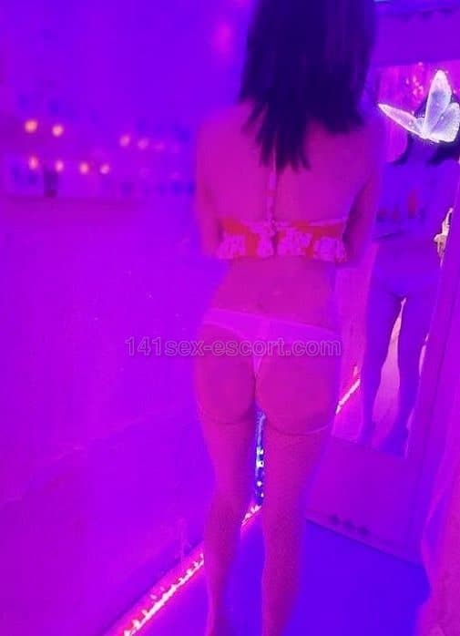 健美四眼妹24小時營業 · 睇到佢胸前36D嘅白滑真波，全身走肥，有前有後，佢仲話好易高潮，高潮時high過頭會少少頭暈，真心爽！ (3)