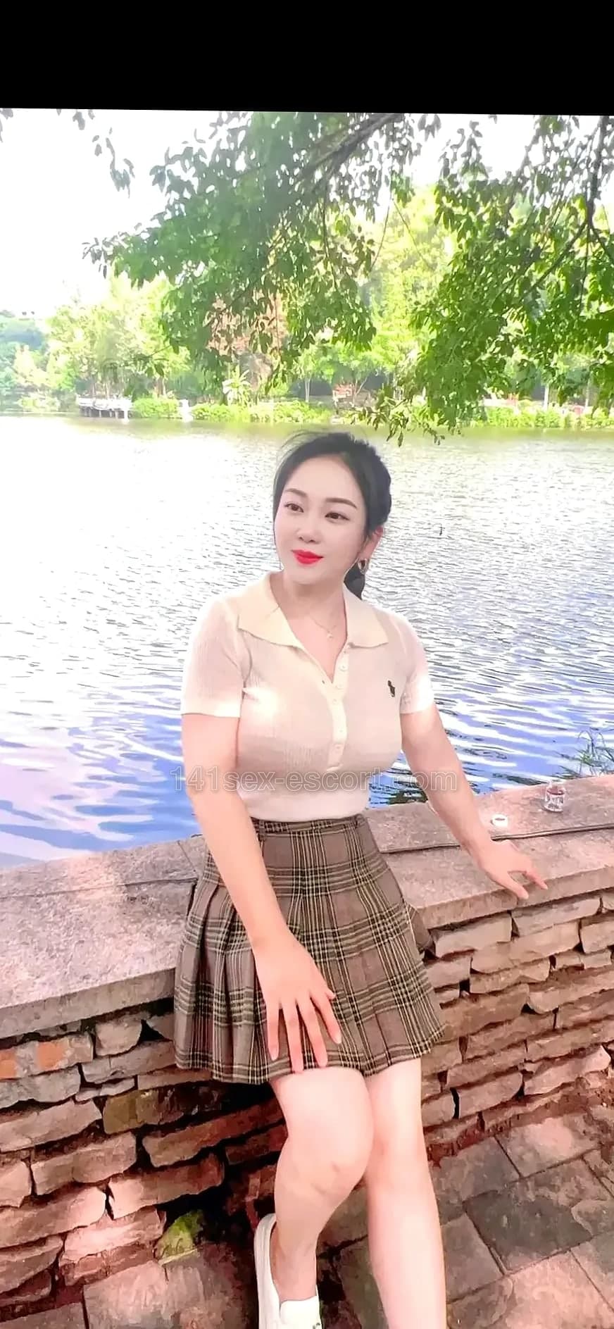 奶白包HF新到巨乳奶媽, 26, Hong Kong — Chinese (photo 3 of 3)