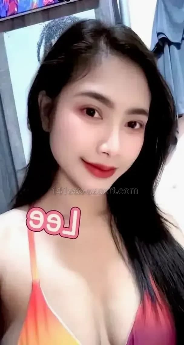 Lee好掂，對相跟樣，係無咩白，真大B波，好手感，身型均秤 (1)