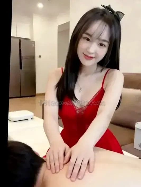 大圍公園邊，後生靚女泰式啪骨 (1)