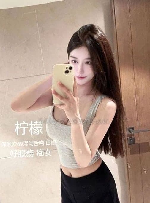 Violaspa, 22, Hong Kong (photo 11 of 12)