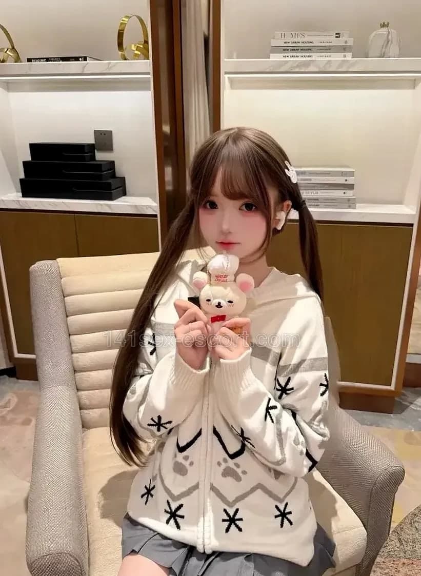 SG333號極品小萌妹可無套，18歲，香港 — 中國（相片 1/6）