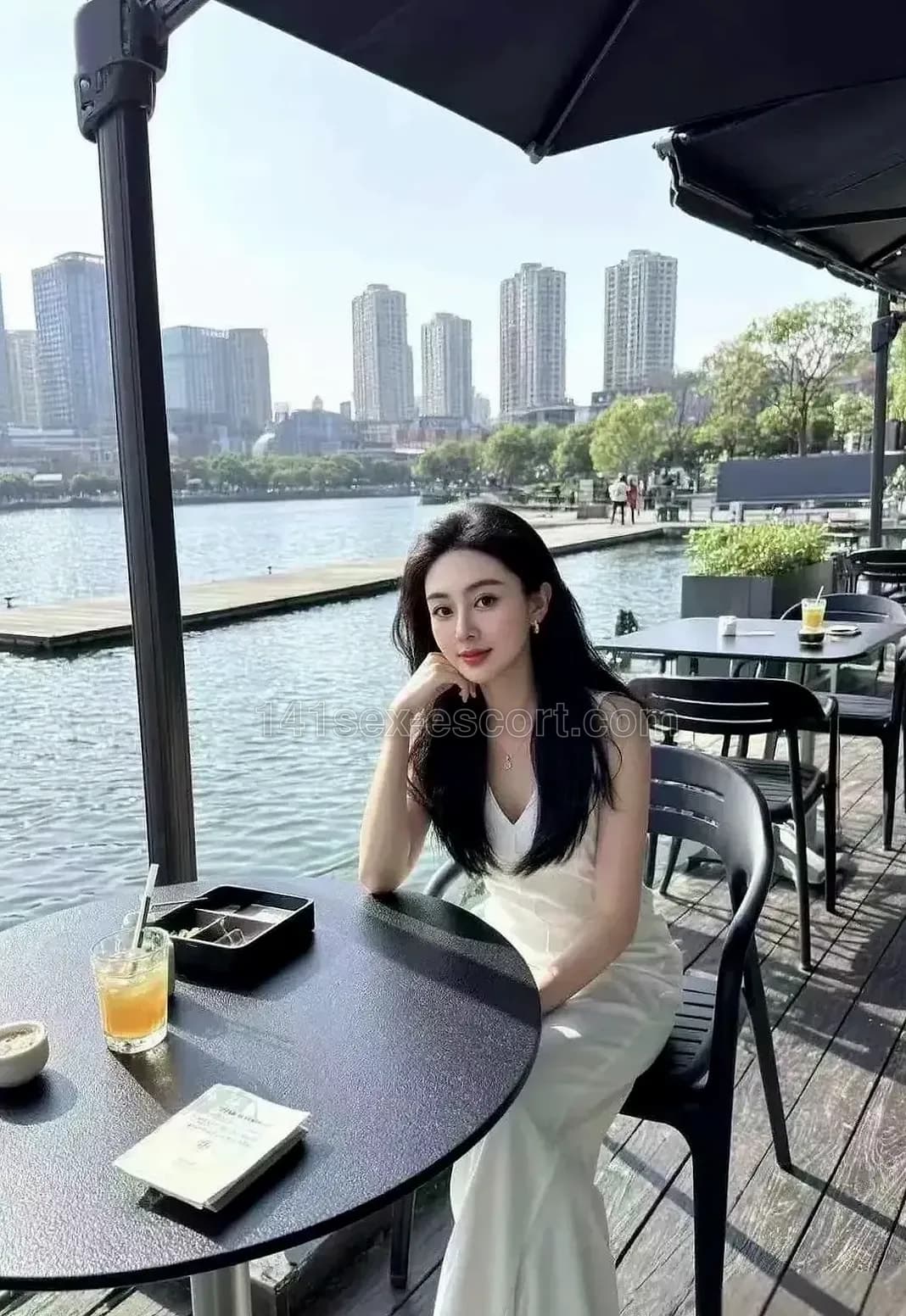 新到嫩模，22歲，香港 — 中國（相片 1/3）