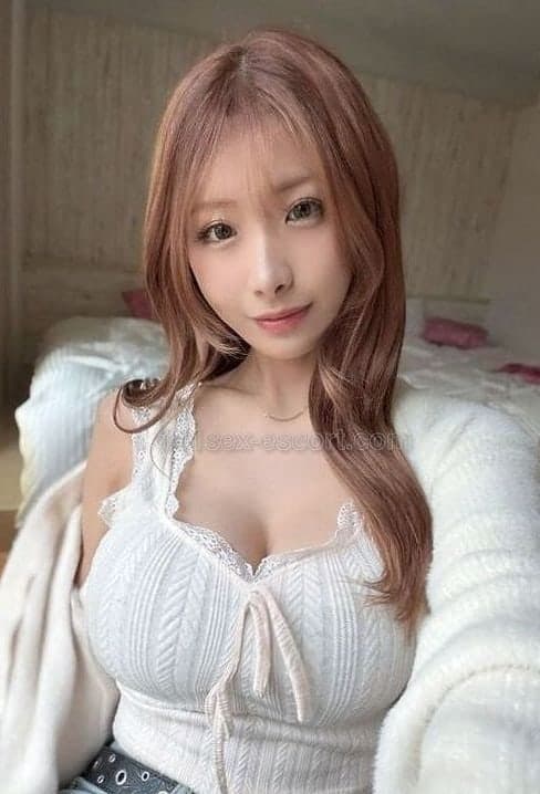 Youyou, 20, Hong Kong — Chinese (photo 11 of 12)