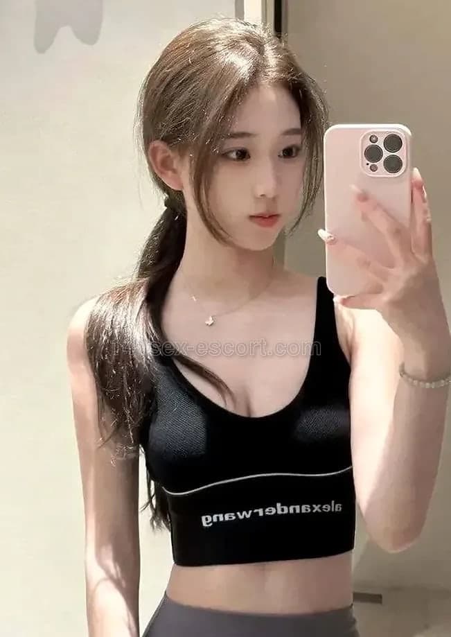 Nancy,20歲,香港(相片 2/5)